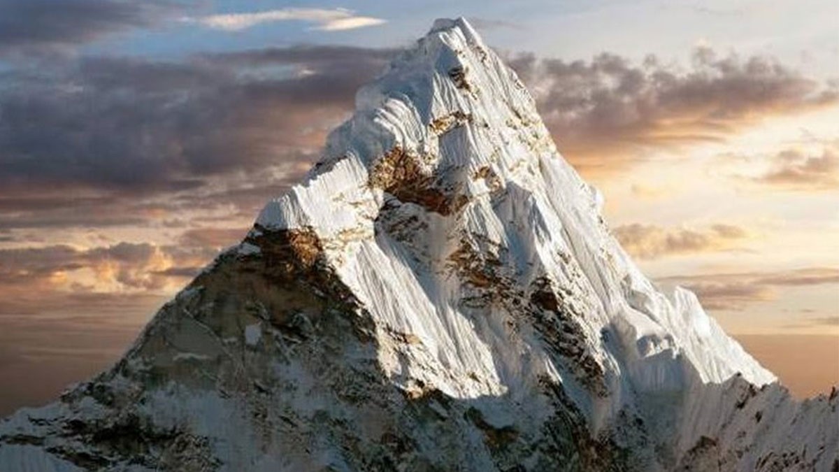 صعود به بلندترین کوه جهان و آشنایی با اولین‌ها
