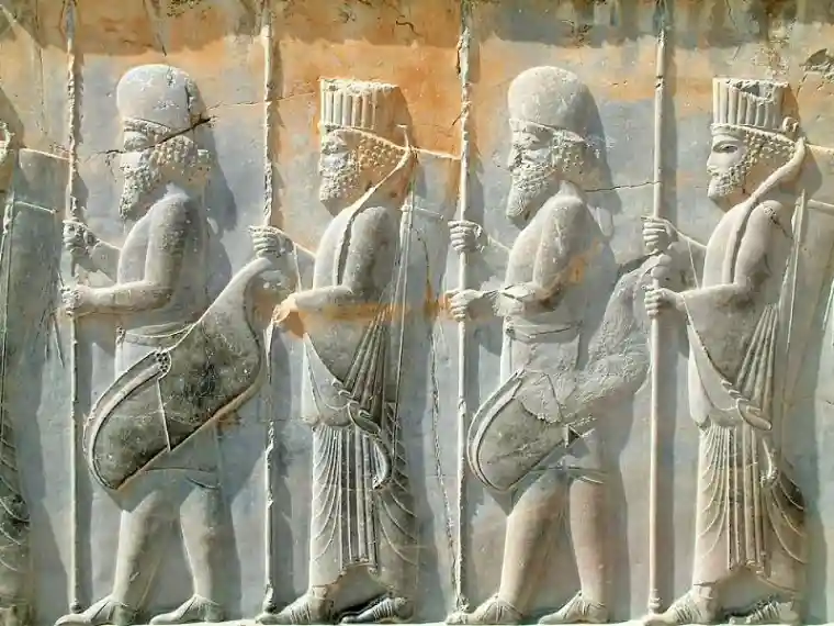 بررسی خلاصه‌ای از تاریخ ایران