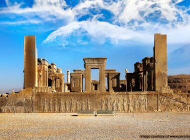 بررسی 7 علت سقوط هخامنشیان