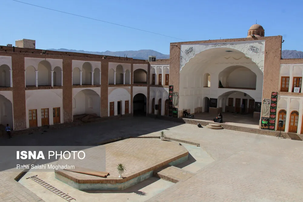 حیاط مرکزی مدرسه شوکتیه