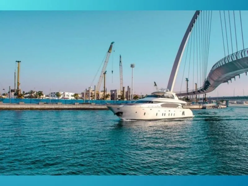 مقایسه دبی با عمان