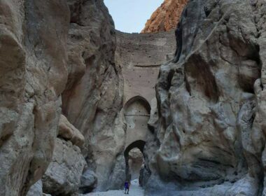 نمایی از طاق شاه عباسی طبس که نشان دهنده قدمت سدسازی ایرانیان است