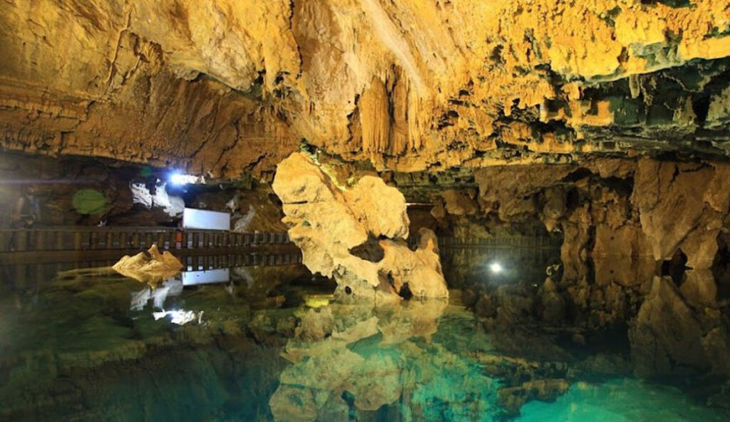 غار علیصدر؛ بزرگ‌ترین غار آبی جهان