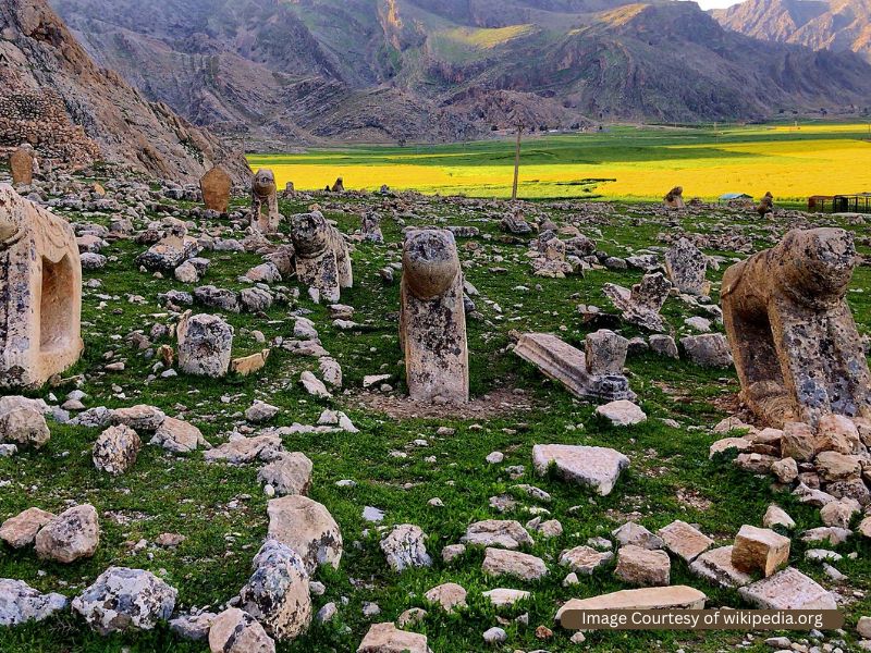 قبرستان شیرسنگی دشت شیمبار