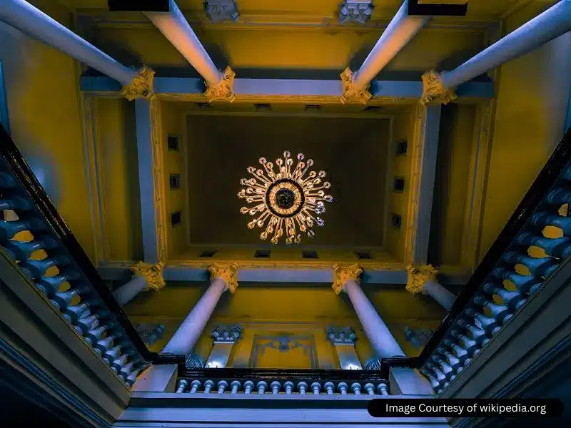 معماری کاخ موزه نظامی انزلی