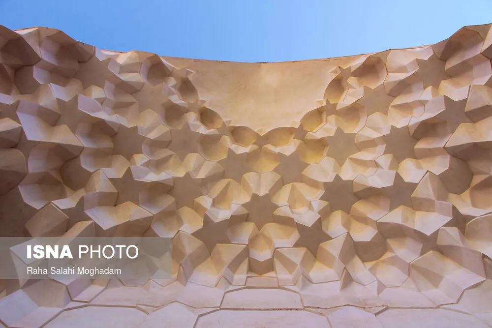 از مکتبخانه تا مدرسه شوکتیه بیرجند؛ چهارمین مدرسه نوین ایران گچبریهای مقرنس مدرسه شوکتیه