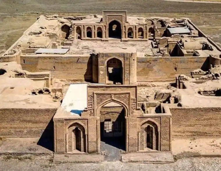 نمای کلی رباط شرف