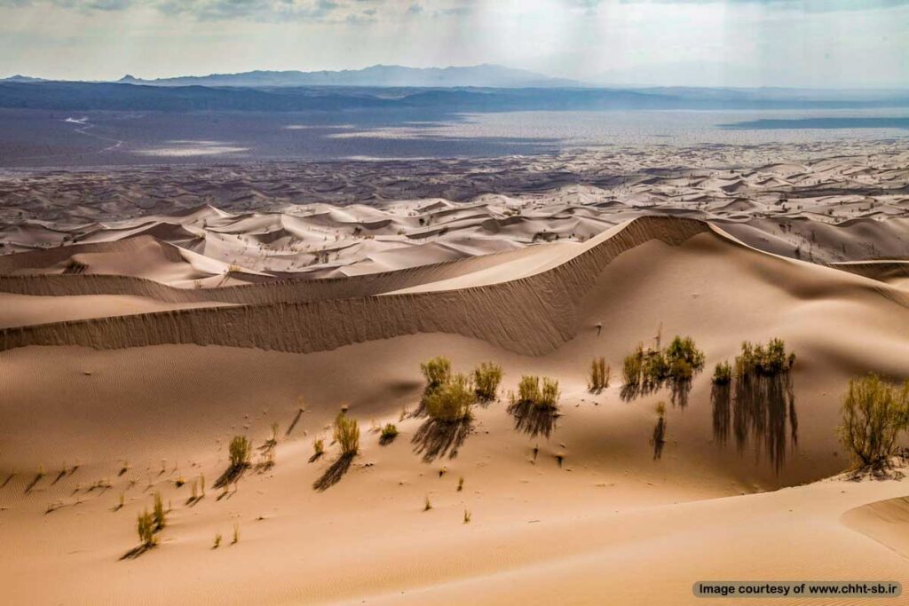 کویر لوت در بخش نصرت آباد استان سیستان و بلوچستان