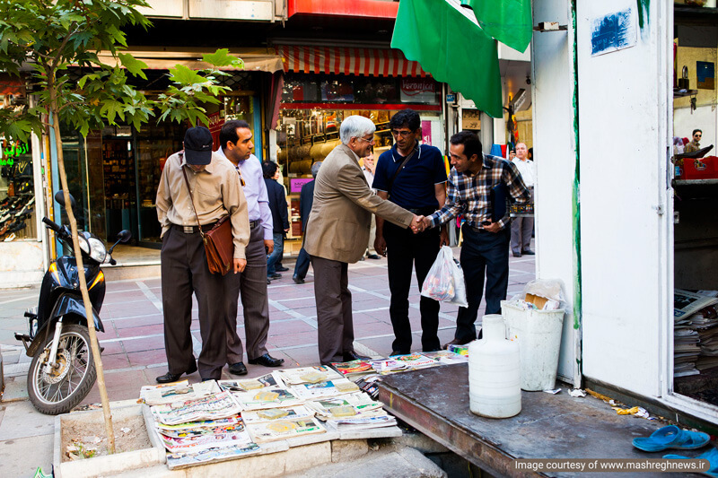 How do Iranian men dress?