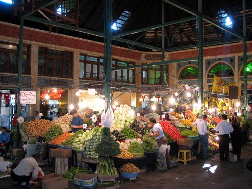 Find food and drinks in Iran visiting fruit markets