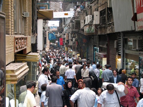 people-in-bazaar Dress Code in Iran: People in Bazaar
