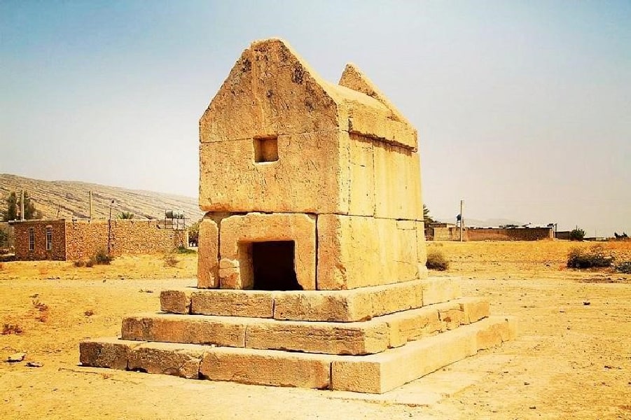 Gur-e Dokhtar in the south of Shiraz