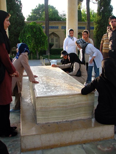 Rituals at the Tombs of Iranian Poets