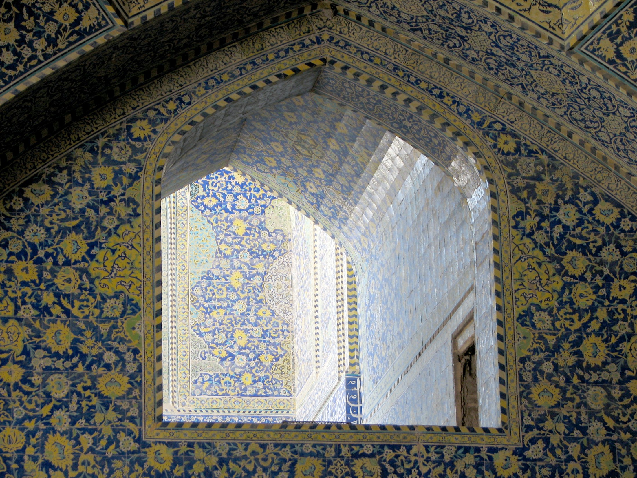 Esfahan or Isfahan