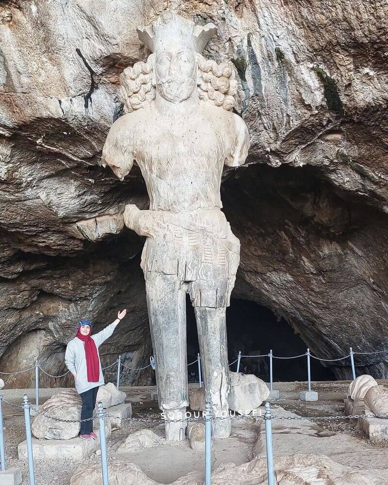 Shapur Statue