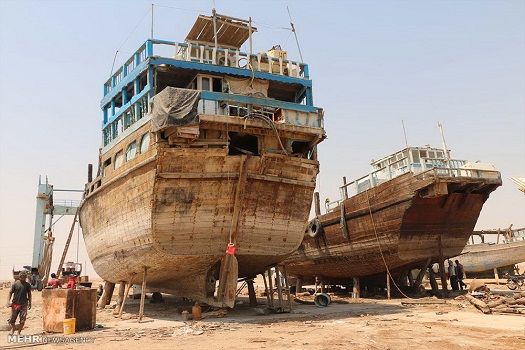Iranian Lenj Boats under Construction