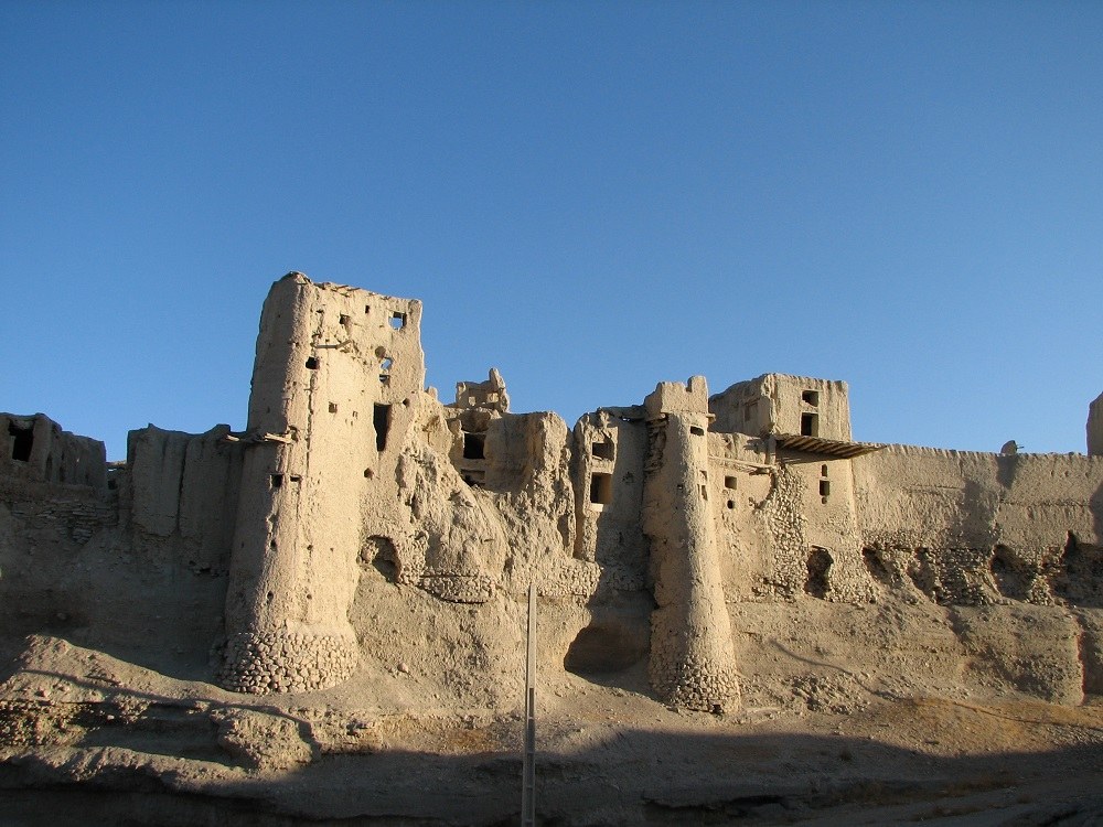 Visit Izadkhast Castle 