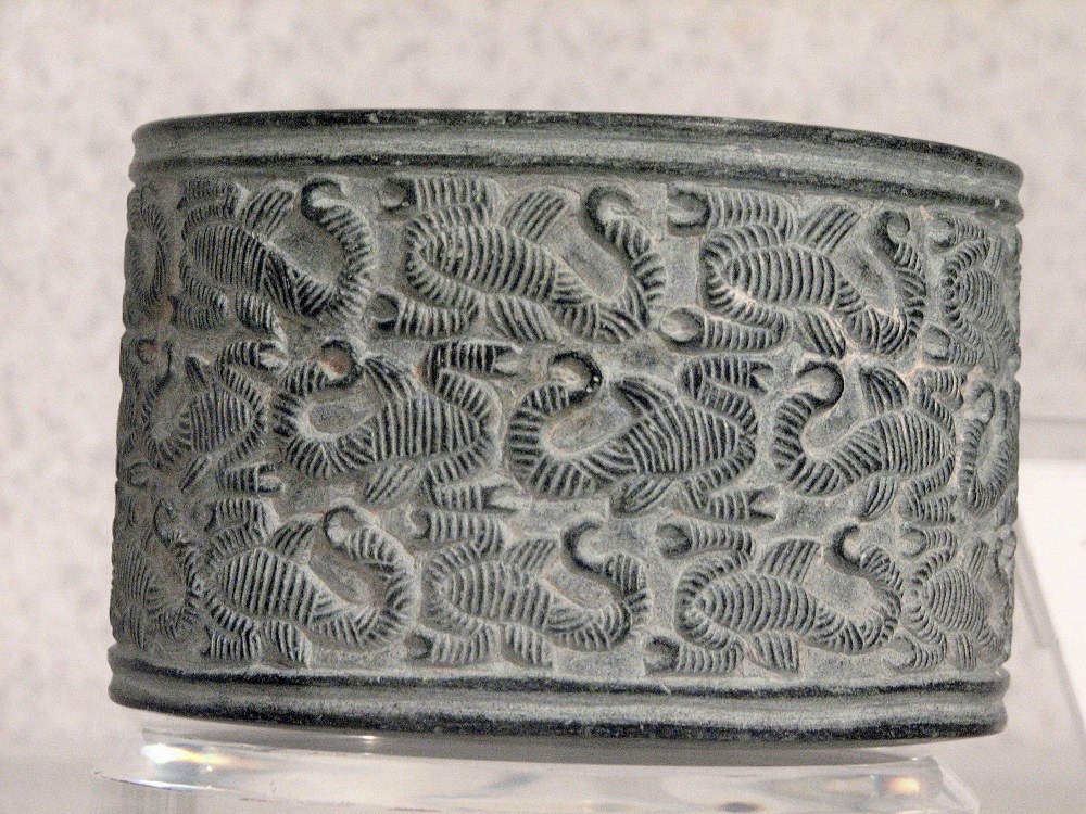  Jiroft objects' motifs