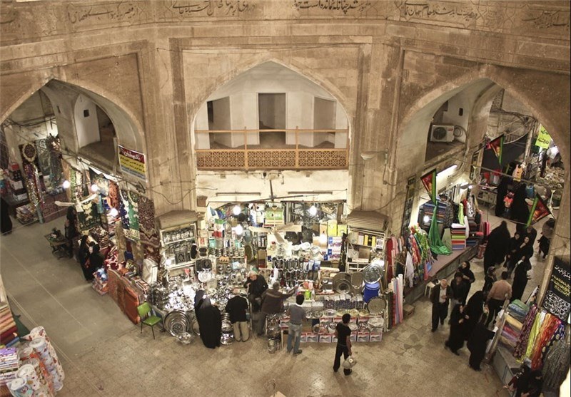 People in Qaisariye Bazaar Lar