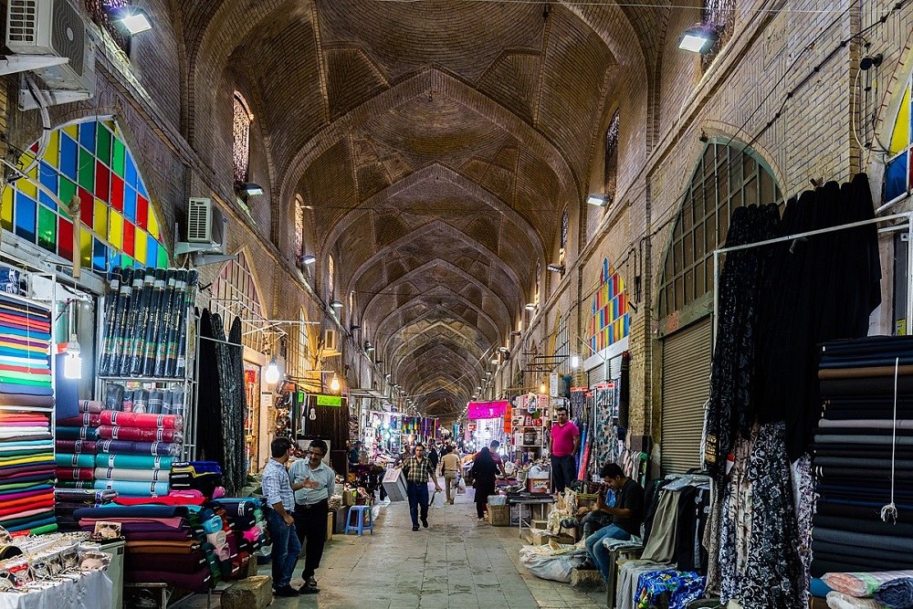 Rasteh Bazaar in Qaisariye of Lar