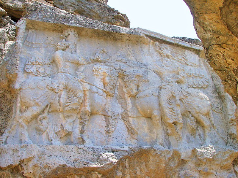 Naqsh-e Rajab Reliefs 003