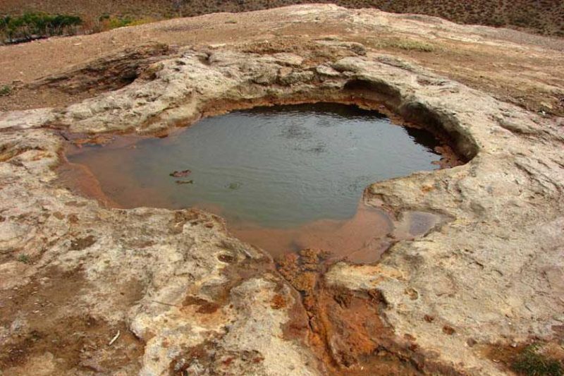 Natanz Natural Attractions: Feiz-Hand-Red-Water