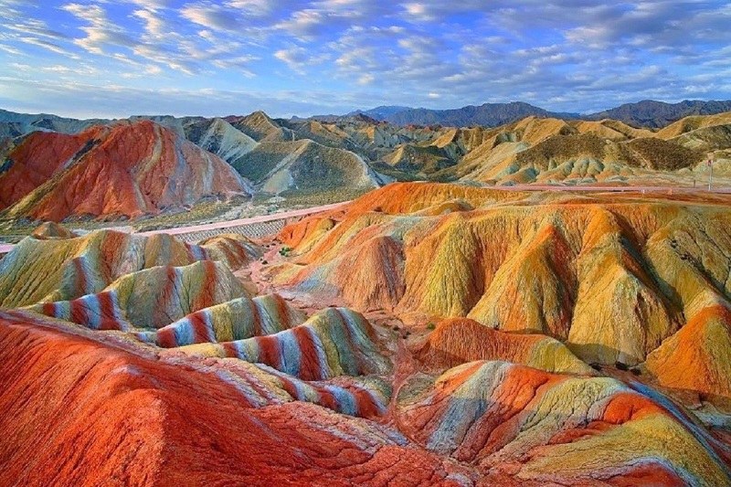 Zanjan Natural Attractions Colorful Mountains 001