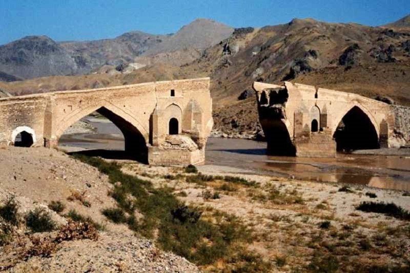 Iranian Historical Bridges: Qafelankouh