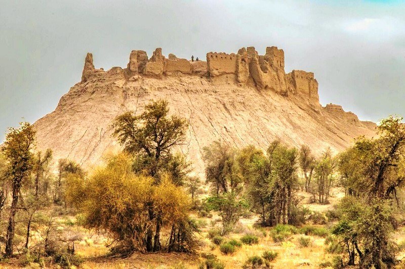 Iranshahr Historical Attractions: Bampour Castle