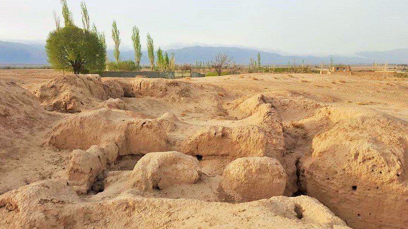 Bastam Historical Attractions: Sang-e Chakhmaq Mound