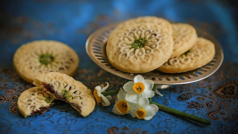 Attractions of Heritage Tours of Iran: Kolompeh Cookies