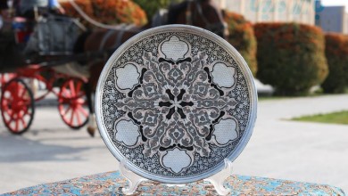 Buying Isfahan Handicrafts