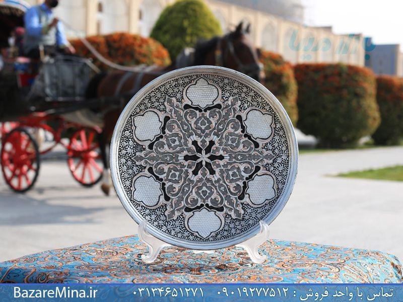 Buying Isfahan Handicrafts