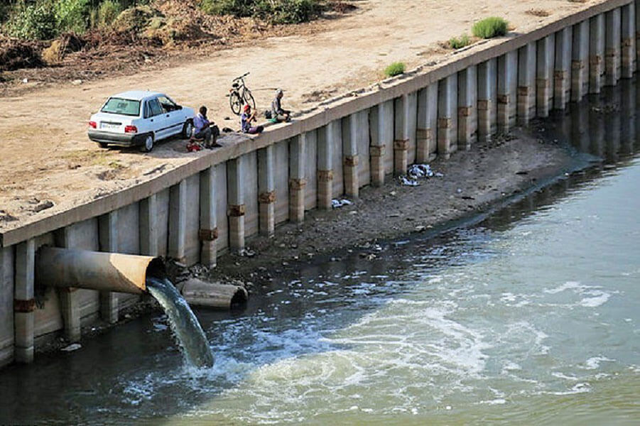 The negative impacts of irresponsible tourism on environment, sewage pollution