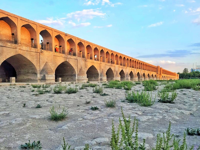 Dried Zayandeh Rood and Si O Se Pol Bridge