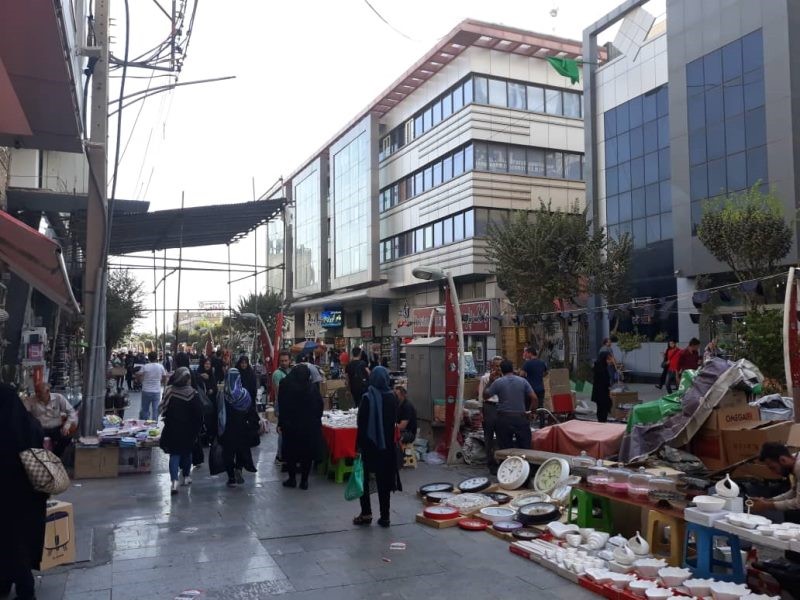 Peddlers in Shush Market of Tehran