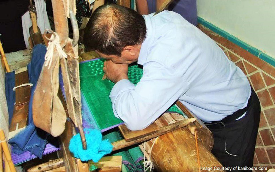 Kashan velvet weaving