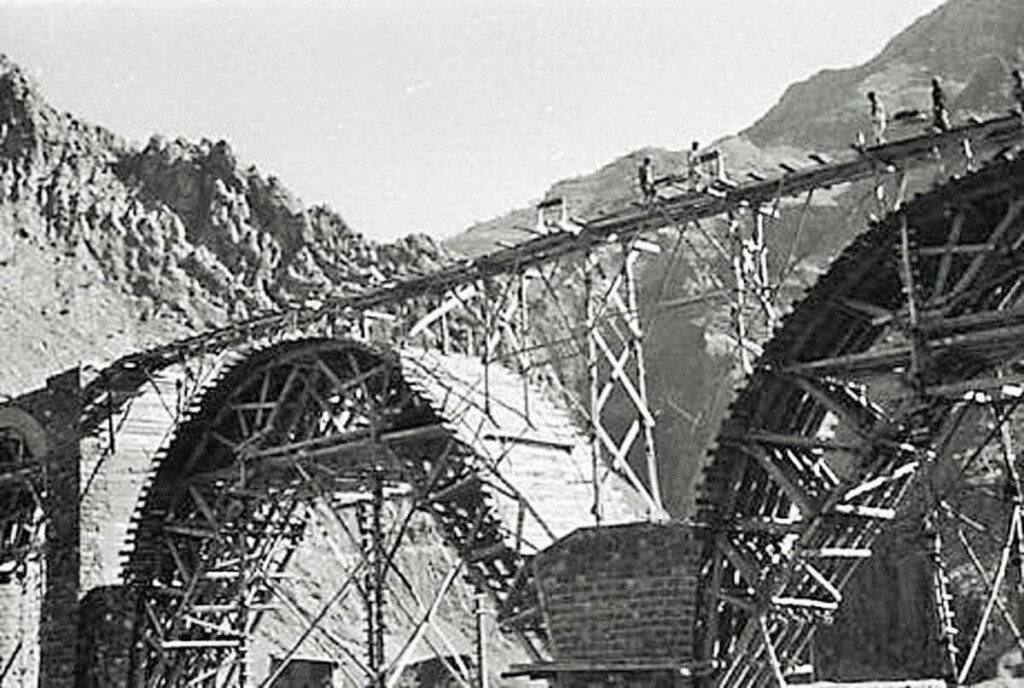 Old photo of Veresk Bridge Construction