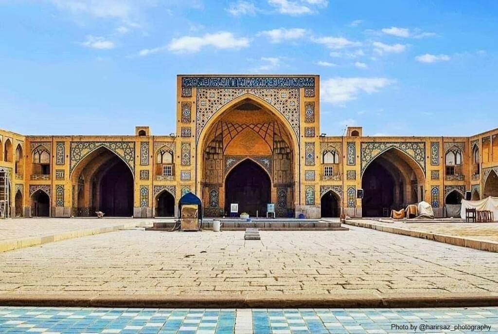 The courtyard of the Hakim Mosque of Isfahan