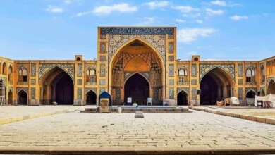 The courtyard of the Hakim Mosque of Isfahan