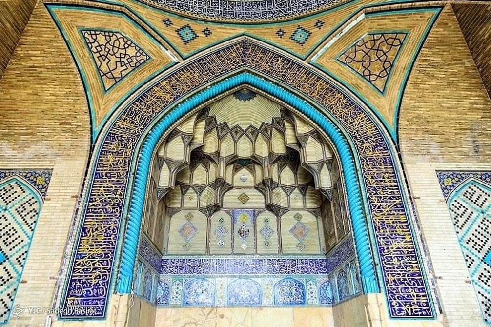 Mihrab decorations in Hakim Mosque