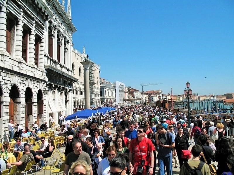 Cruise ship tourists in mass tourism event