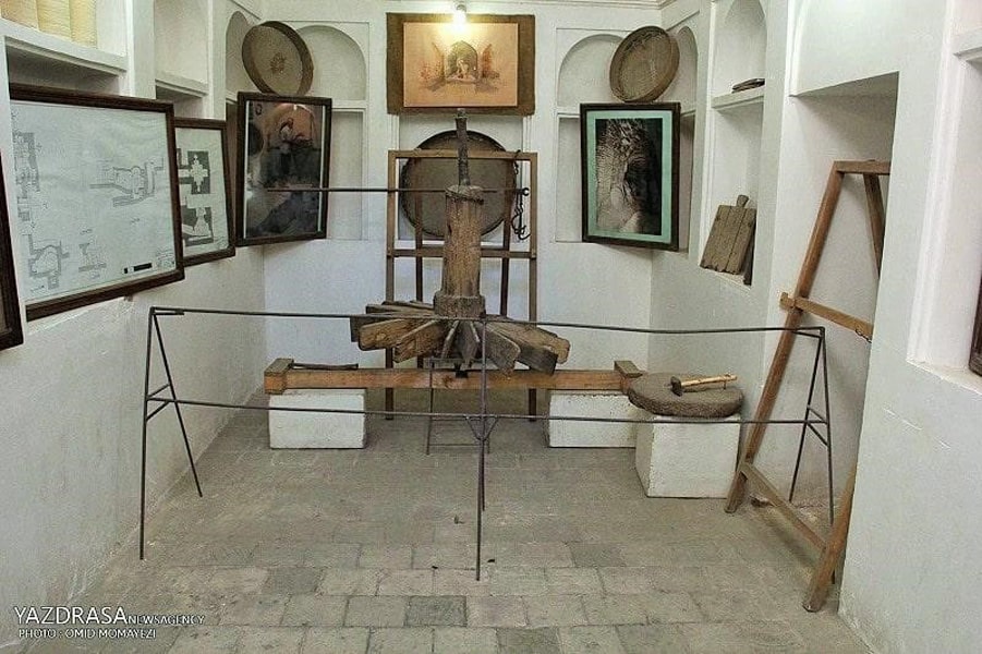 The mill wheel in the Yazd Water Museum