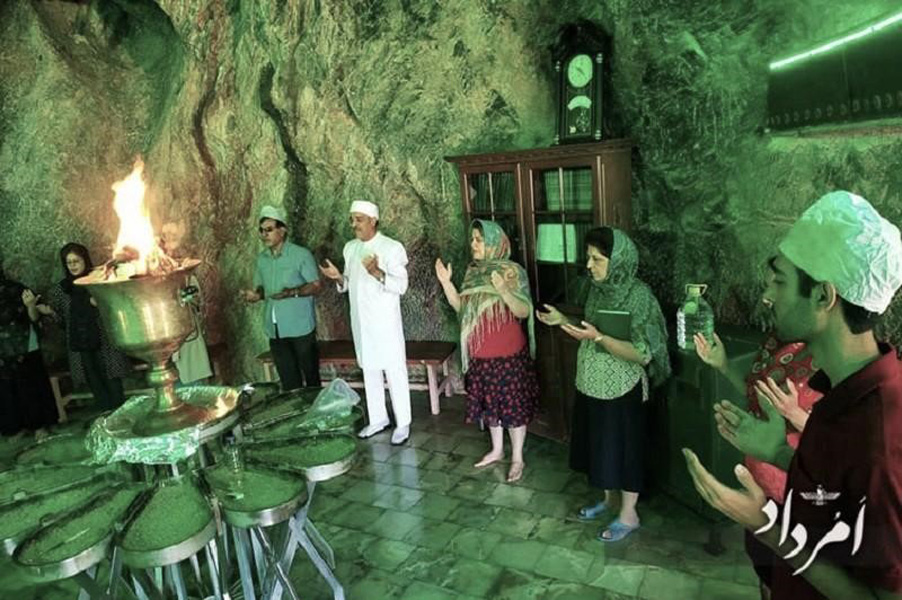 Customs and traditions of Pir Chak Chak Temple