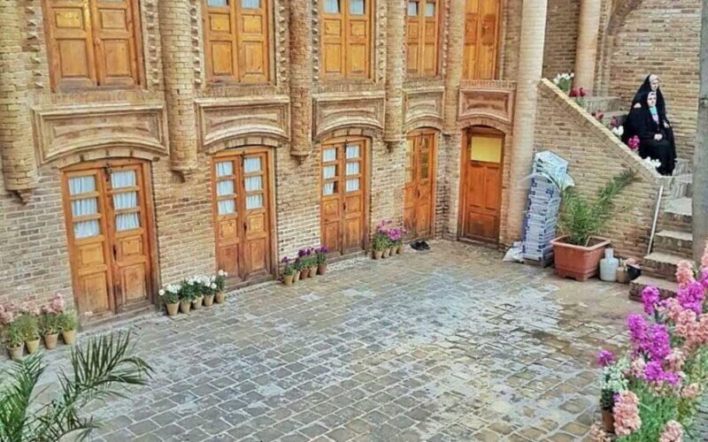 The yard and brick columns in Mashhad Tavakoli house
