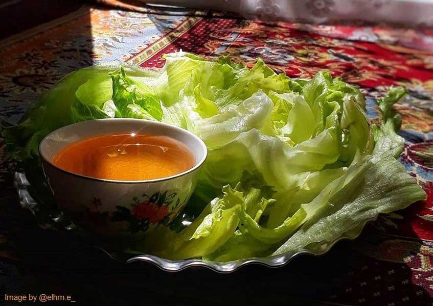 Sharbat Sekanjabin and lettuce leaves