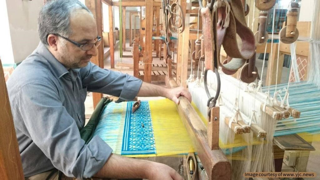 The history of velvet weaving in Iran, a traditional Iranian handicraft