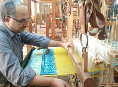 The history of velvet weaving in Iran, a traditional Iranian handicraft