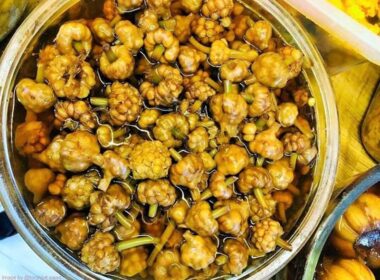 traditionally fermented pickled garlics in Iran