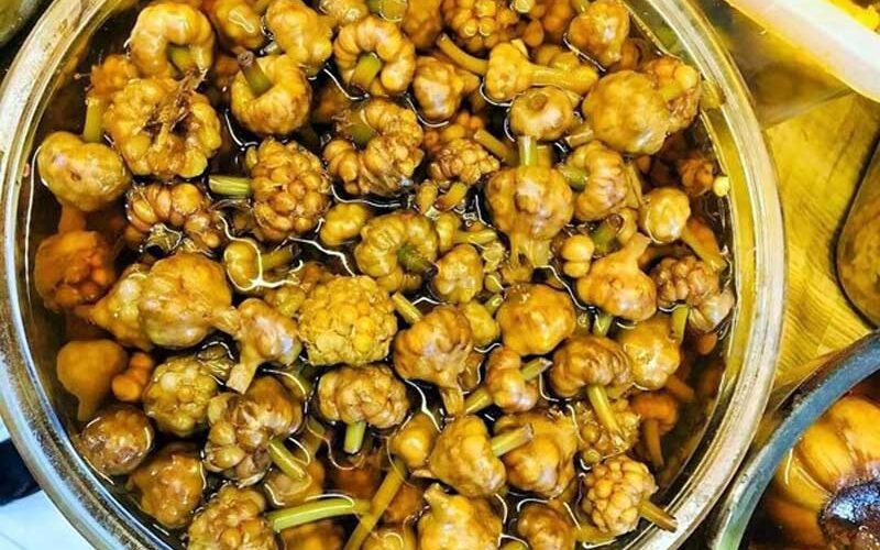 traditionally fermented pickled garlics in Iran